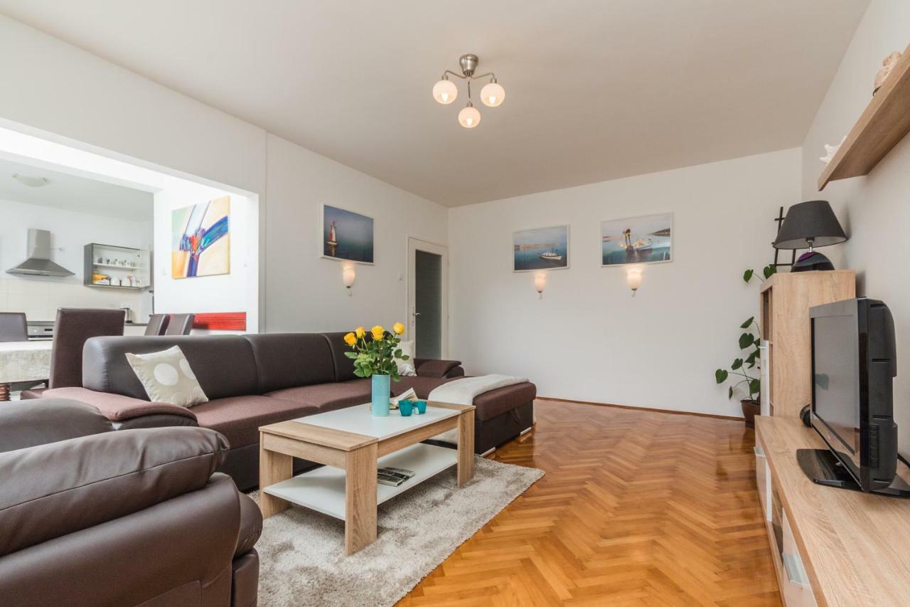 Apartment Marty Crikvenica Buitenkant foto